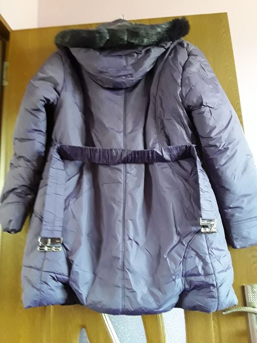 Vând Geacă Damă cu Glugă si Blăniță Mărimea XL  Nouă