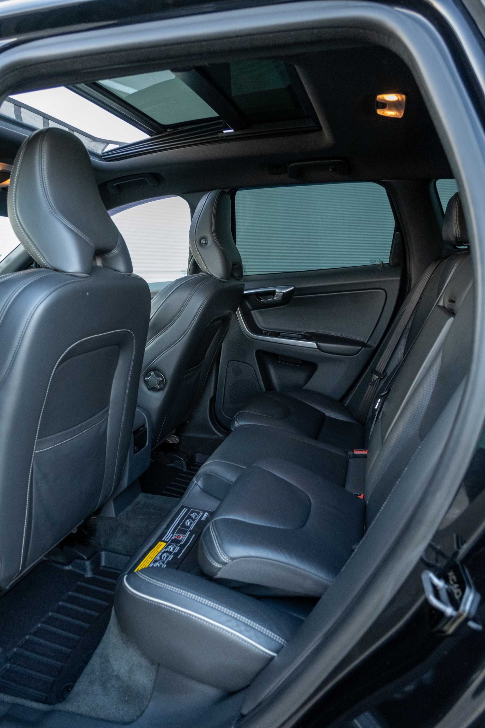 Volvo XC 60 R-Design 2.4d Automat 215 cp D5 (4x4) Extra Full