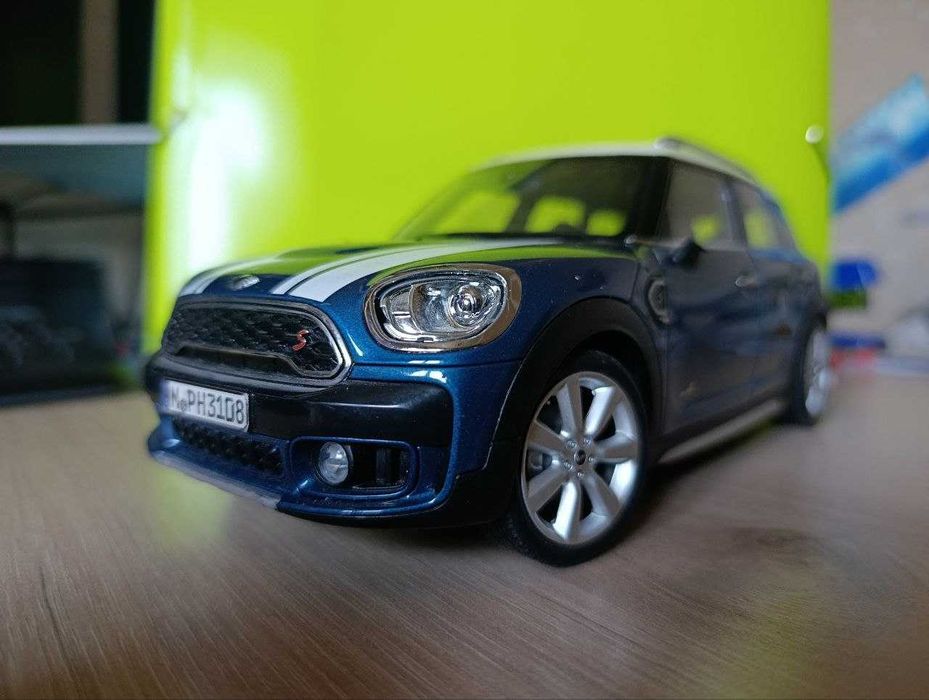 Mini Countryman 1:18 Kyosho б/у — целый корпус, на игру или запчасти