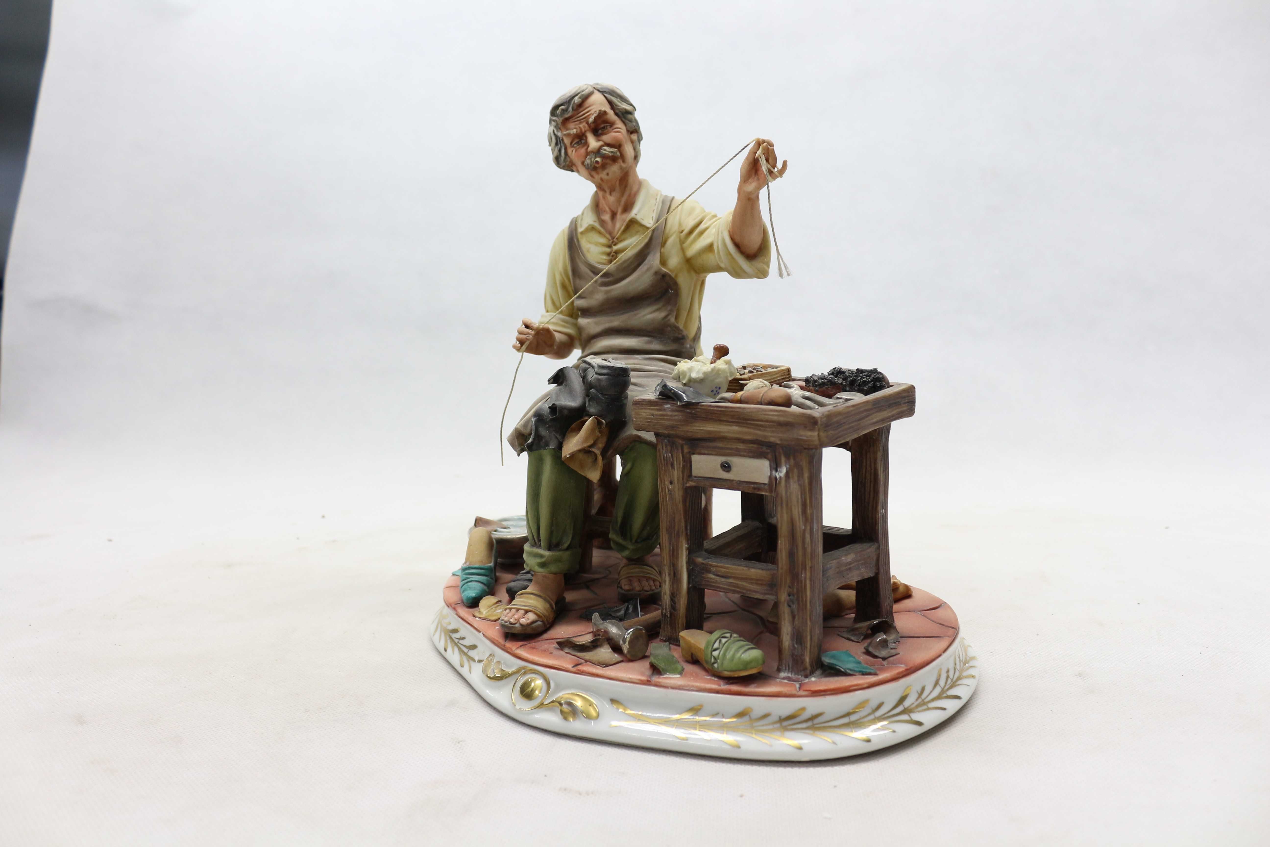 Статуэтка из фарфора Сапожник Италия Capodimonte