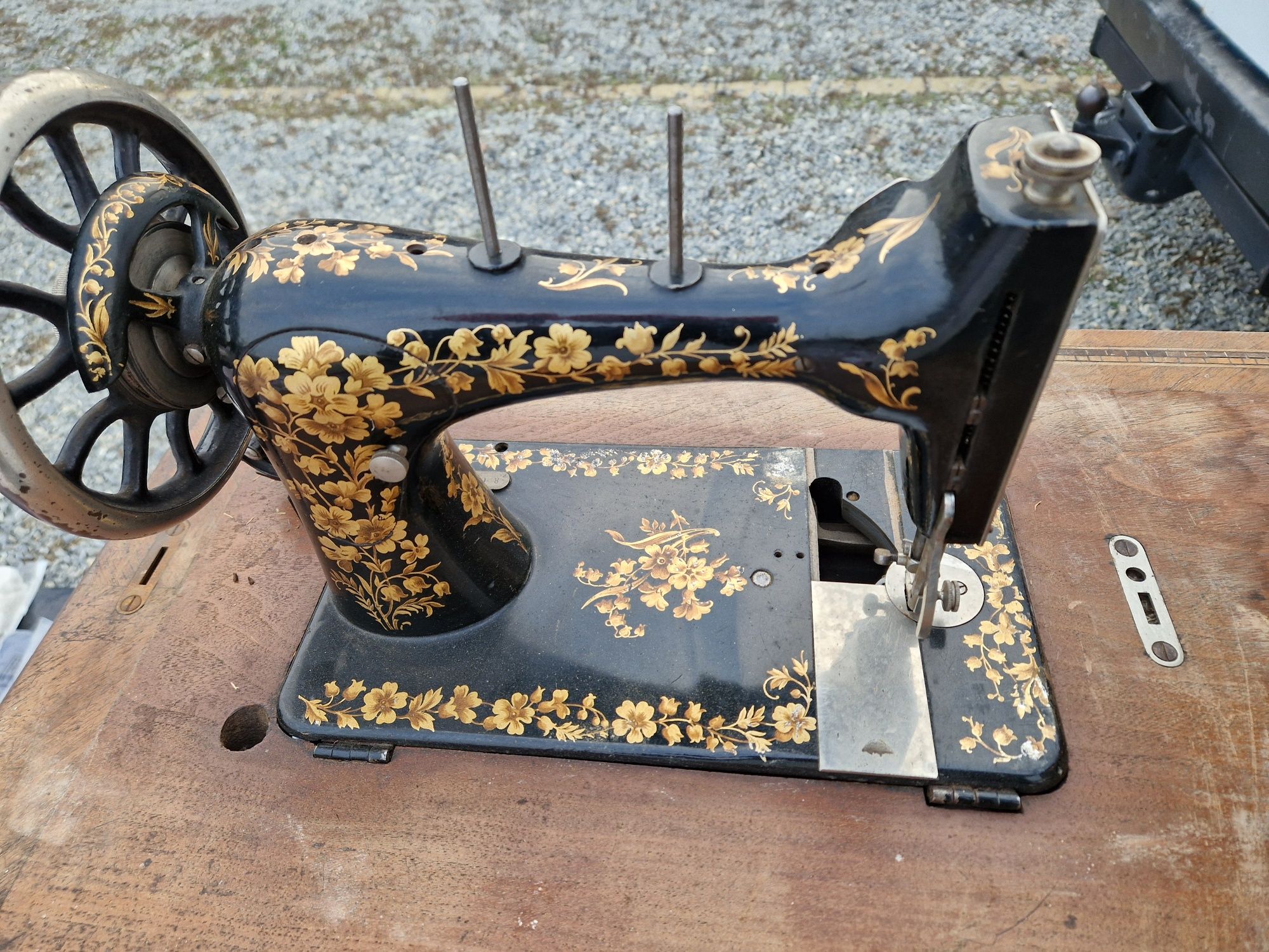Vând mașină de cusut Frigga