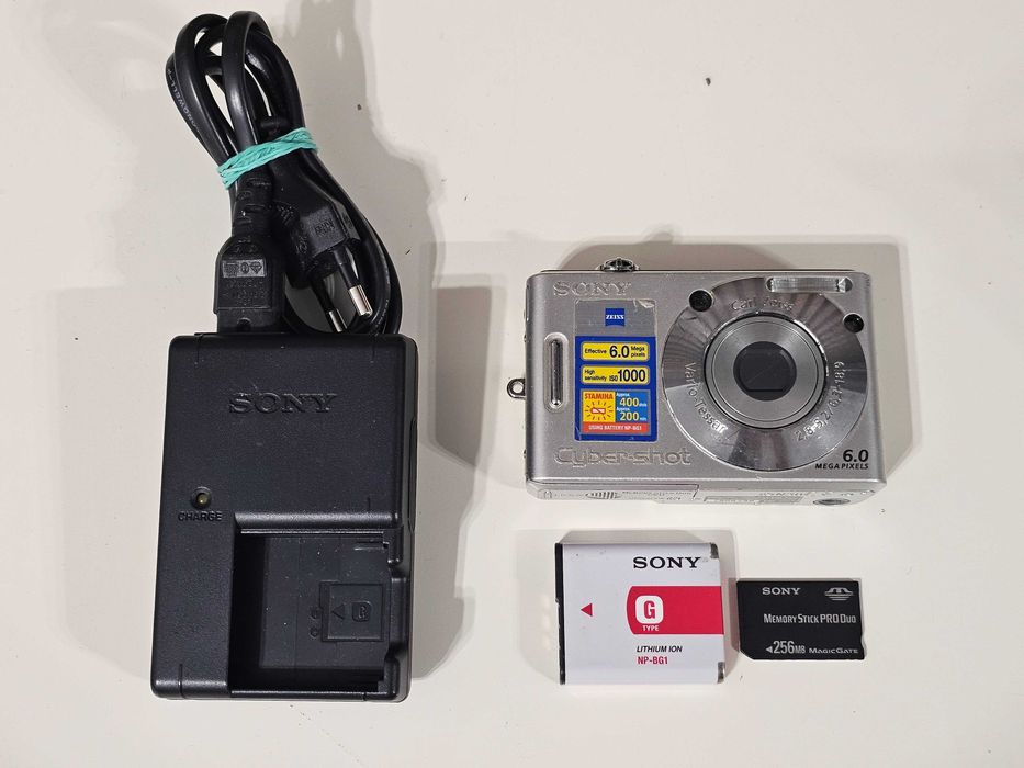 Aparat foto digital compact Sony DSC W30