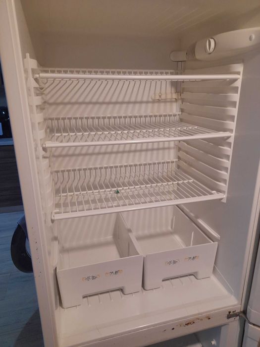 Хладилник с фризер