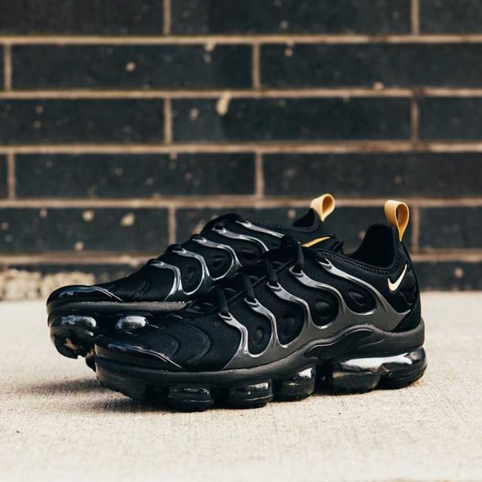 Vapormax Plus Negru-Auriu/Mărimi de la 36 la 43