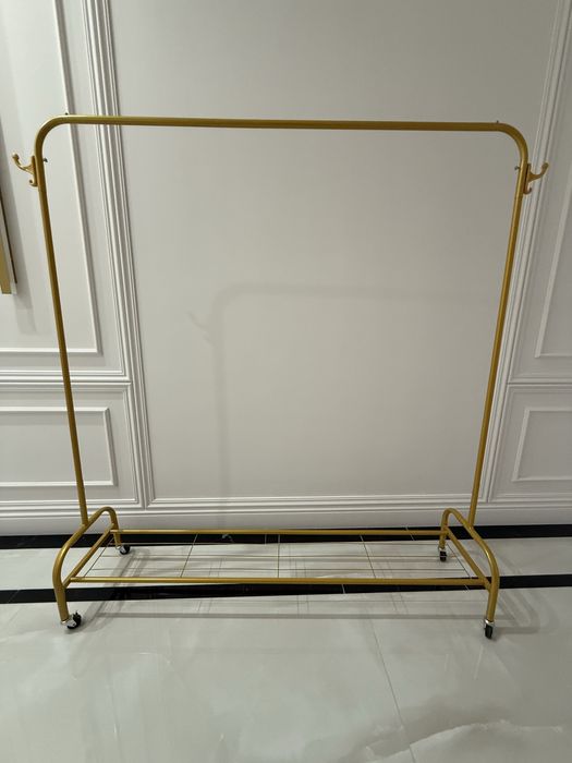 Новая стойка для одежды