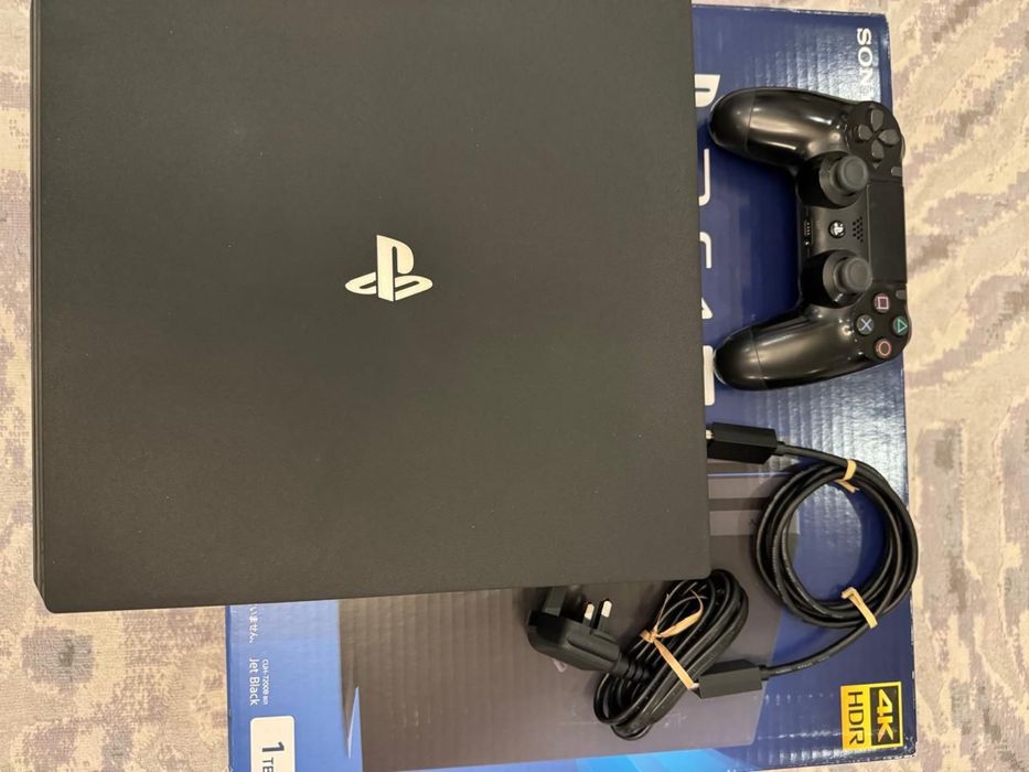 Игровая приставка Sony PlayStation 4