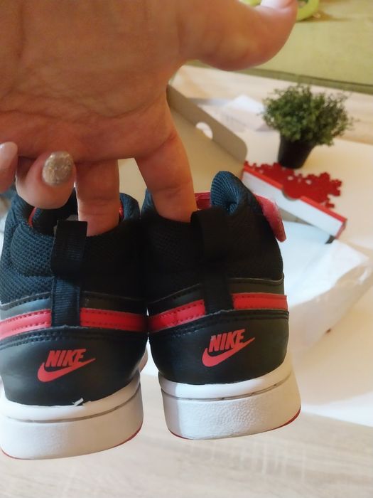 Обувки джорданки номер 33