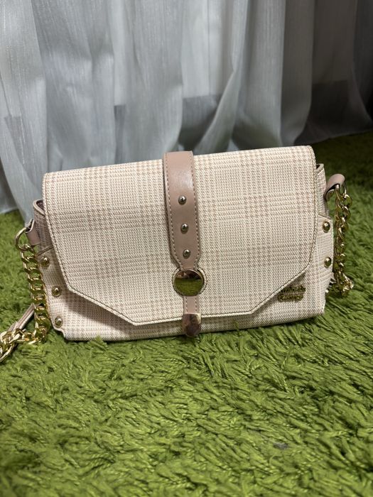 Розова елегантна чанта с верижна дръжка