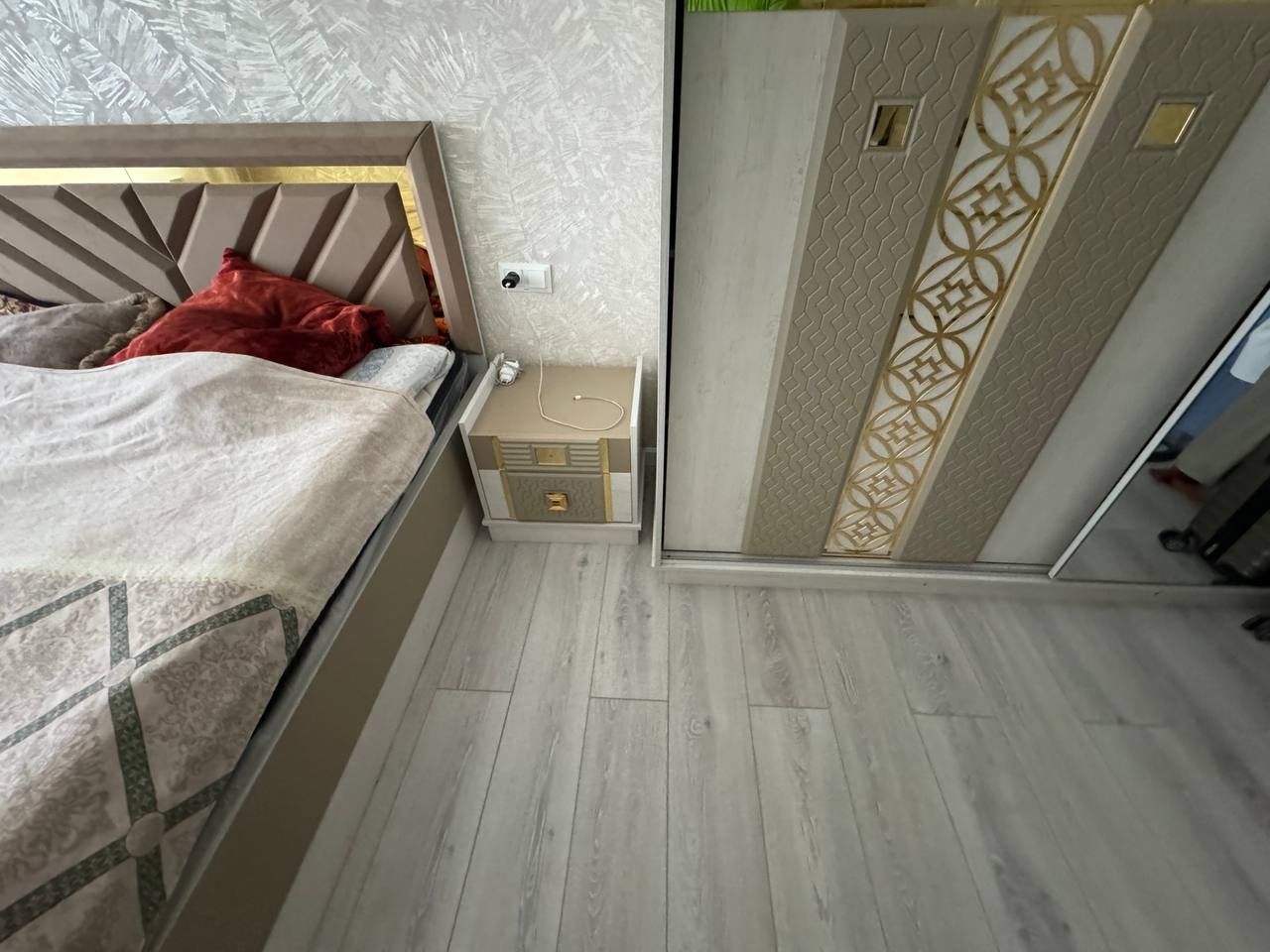 Mebel. Kravat. Shkaft