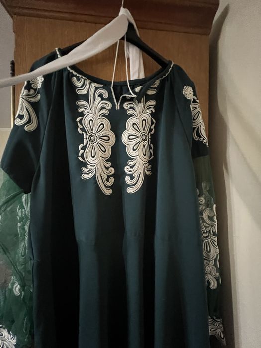 Rochie de ocazie verde cu motive traditionale