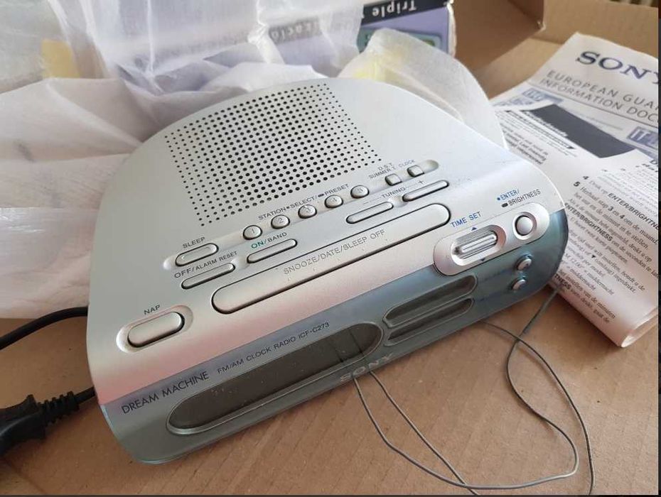 Radio cu ceas FM/AM Sony ICF-C273
