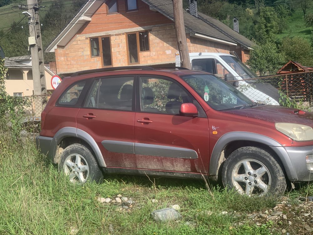 Dezmembrez Toyota rav4
