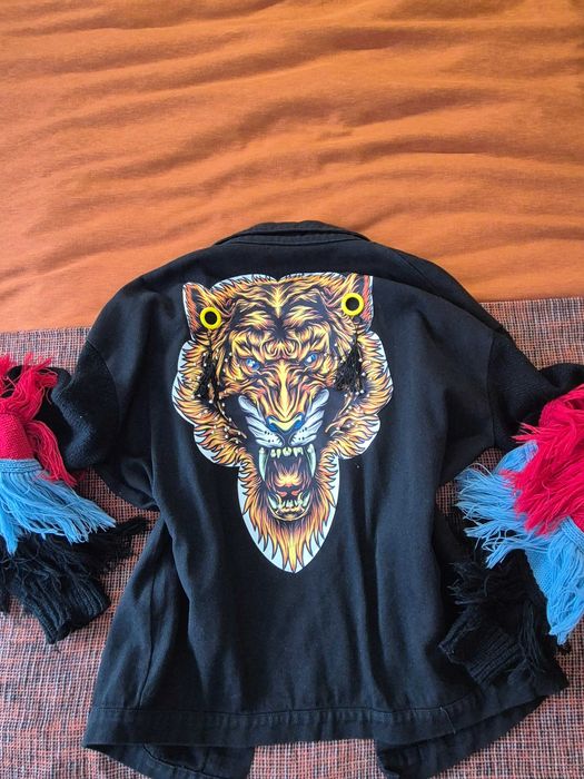 Дънково яке с акцент