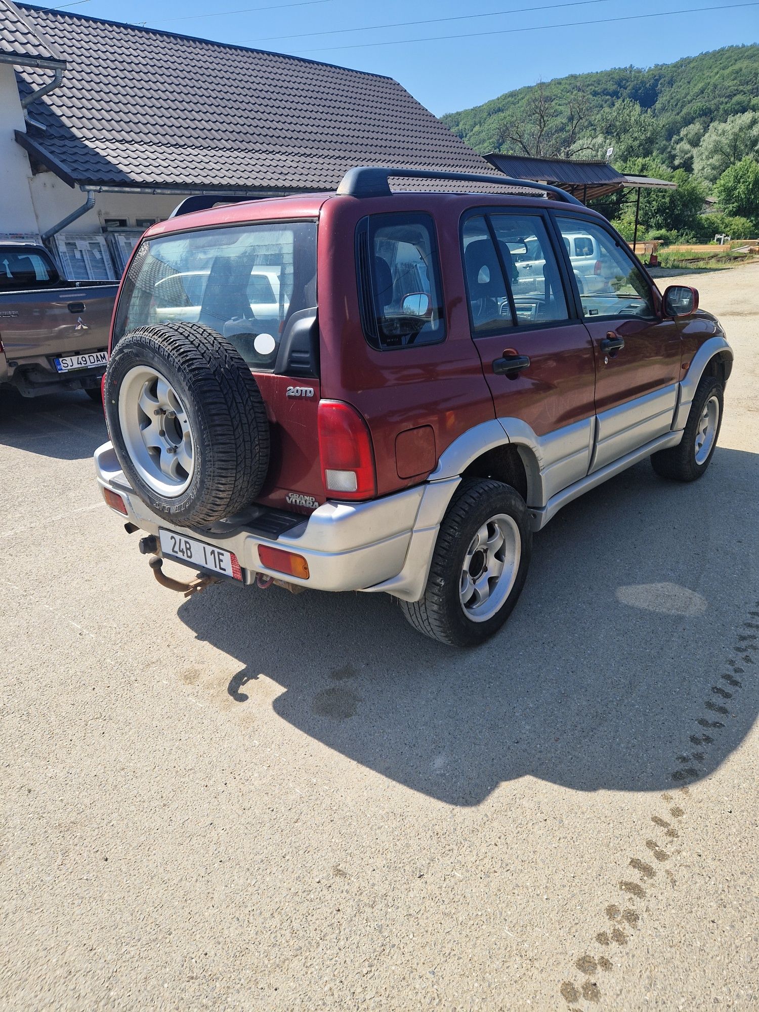 Vand Suzuki Grand Vitara 2.0 diesel 2004 cu reductor manual