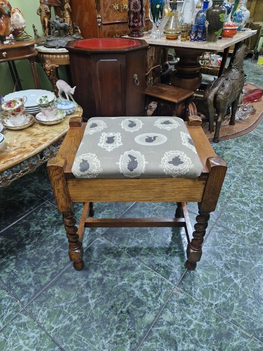 Прекрасна антикварна английска табуретка стол за пиано