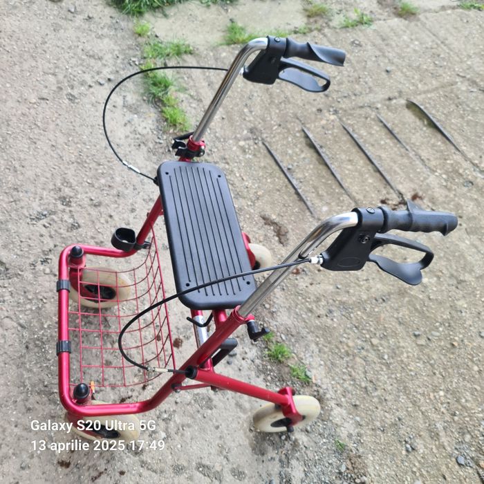 Cărucior persoane virstice