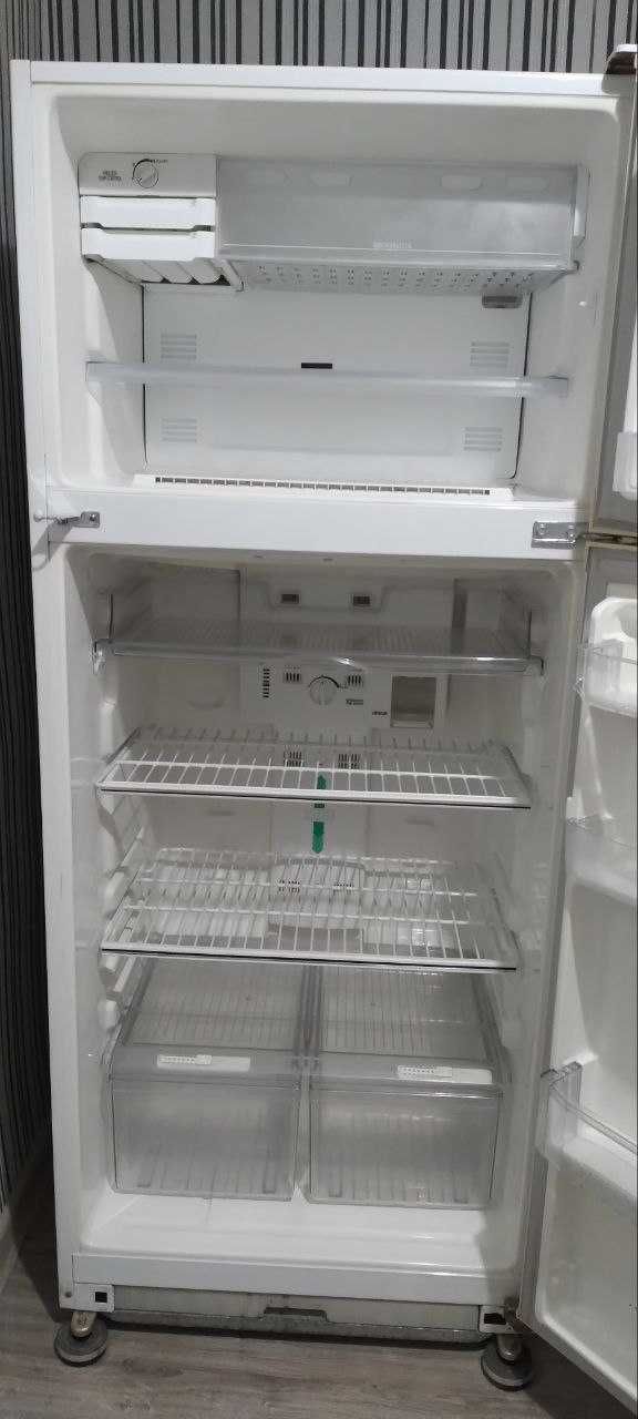 Продам Корейский Холодильник ( БОЛЬШОЙ )