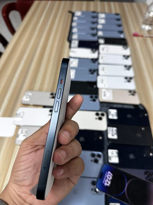 iPhone 13 cu 94% Bateria