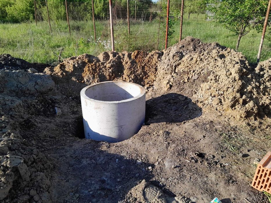 Fac fântâni,curat fantani, adâncesc fantani