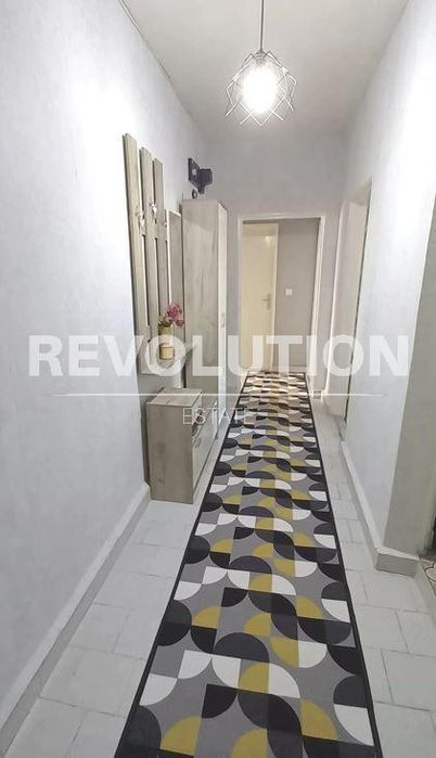 Тристаен апартамент в района на Зимно кино Тракия!