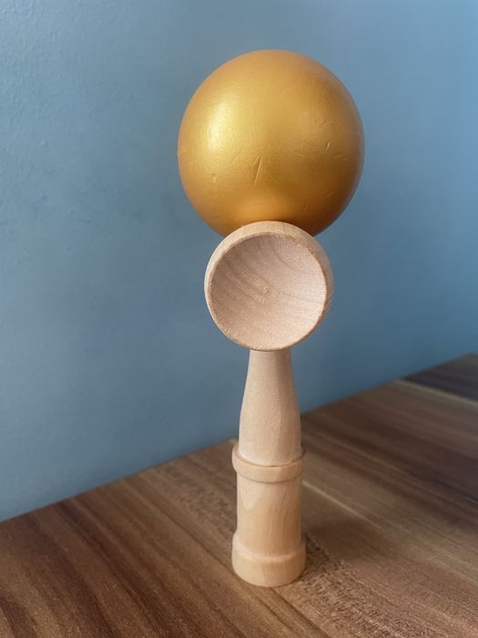 De vânzare kendama aproape nouă