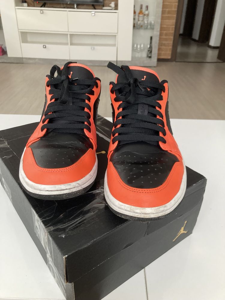 Jordan 1 SE Black Turf Orange