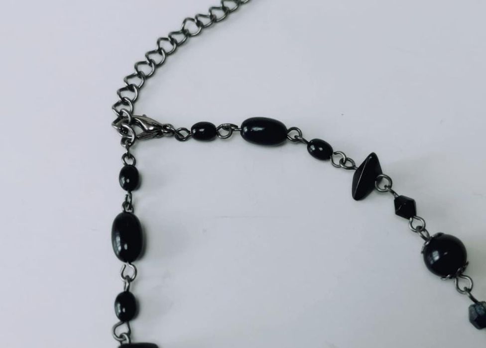 Vechi colier lant cu margele negre