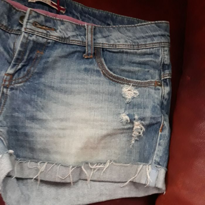 Pantaloni scurti din blugi Sradivarius, f moderni,mar. 40