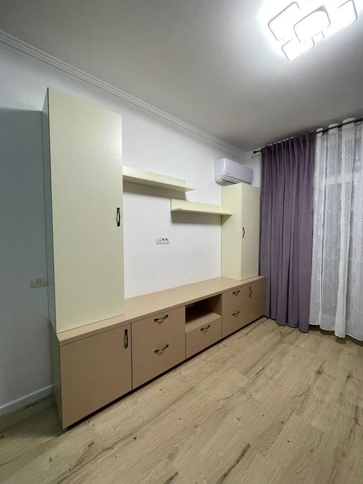 Proprietar, inchiriez apartament cu 2 camere + loc de parcare.