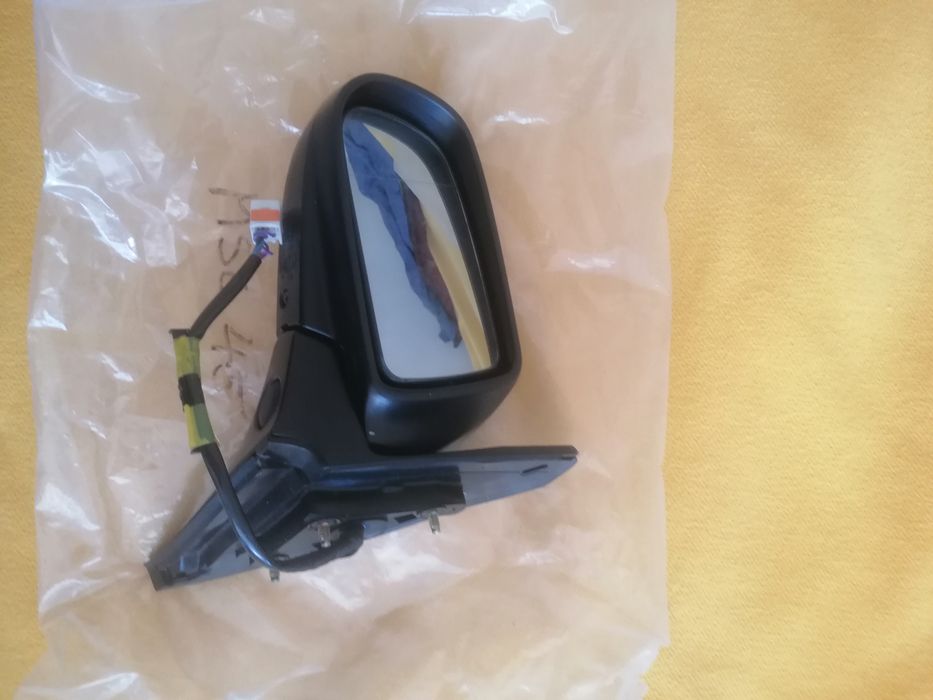 Продавам странично огледало за Мазда