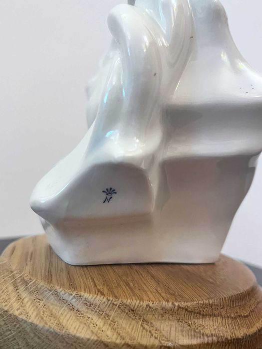 Bibelou expresiv portelan semnat Capodimonte statueta bibeloluri