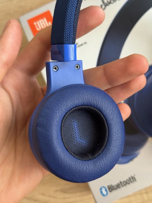JBL E45BT слушалки + подарък