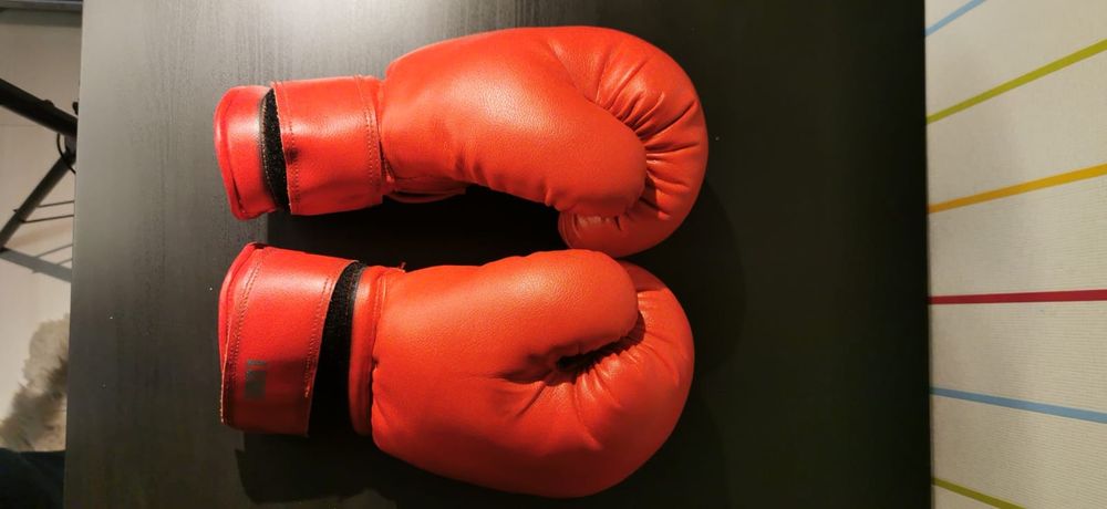 Vând mănuși box  LuME, MARIMEA m