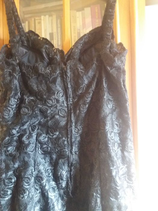 rochie seara  din dantela ,bleizer , esarfa  ,cercei ,pantofi- 150 lei