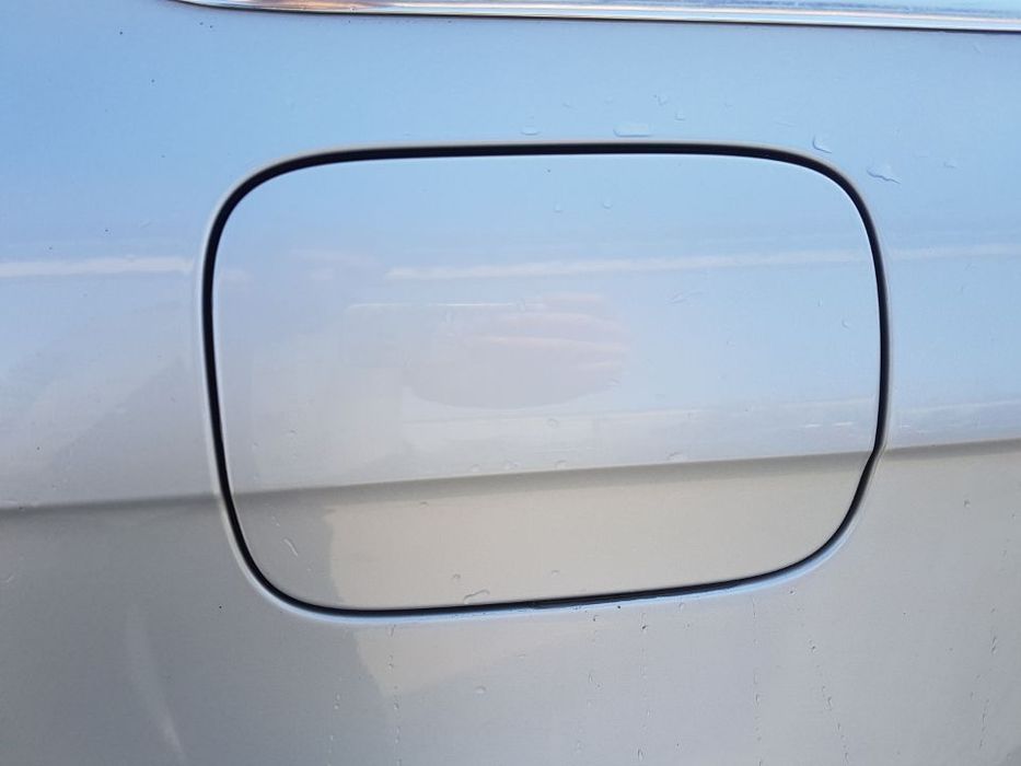 Usita / Capac Rezervor cu Buson Audi A4 B8 2008  -  2013 Berlina / Sedan Cod Culoare : LX7W