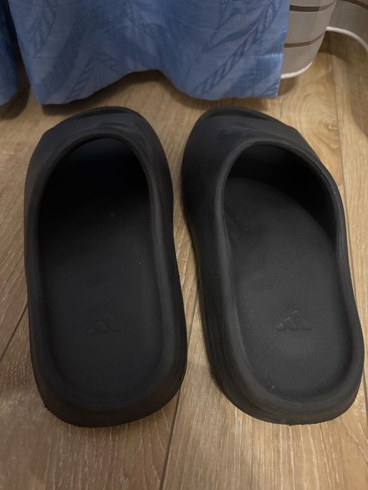 yeezy slides negri