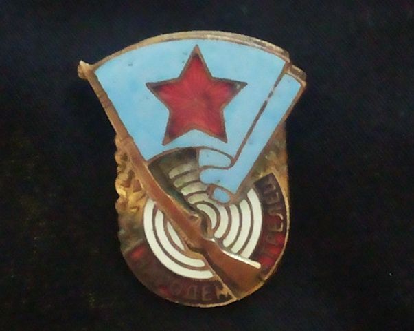 Ключодържатели и значки от Съветския съюз и значки от България