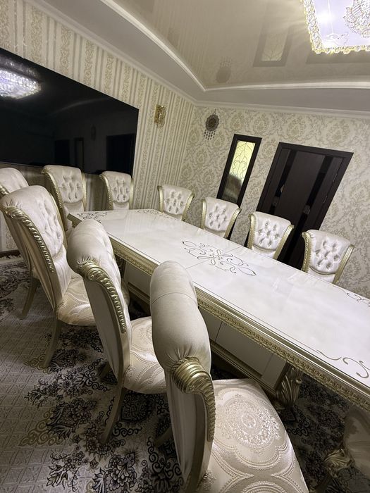 Стол и стулья очень хорошего качества не дешевые!!!