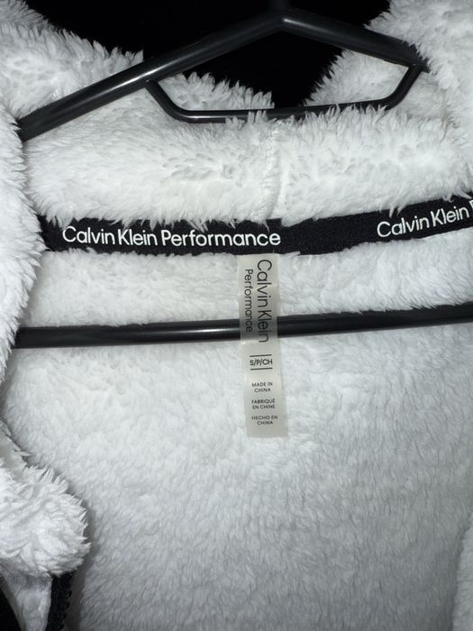 Яке Calvin Klein