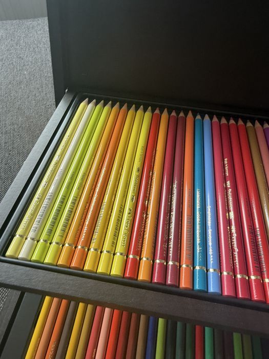 Set 120 creioane colorate polichromos Faber-Castell in cutie de lemn