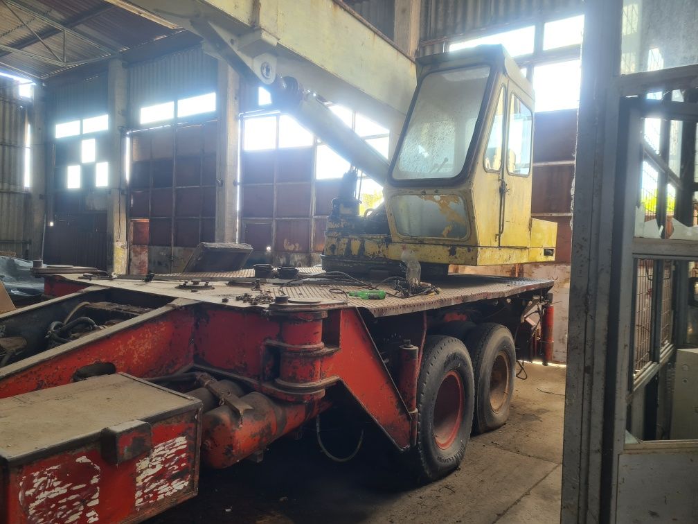 Macara UMT 12,5 T
Motor segmentat
Ambreiaj nou
Macaraua nu a mai fost