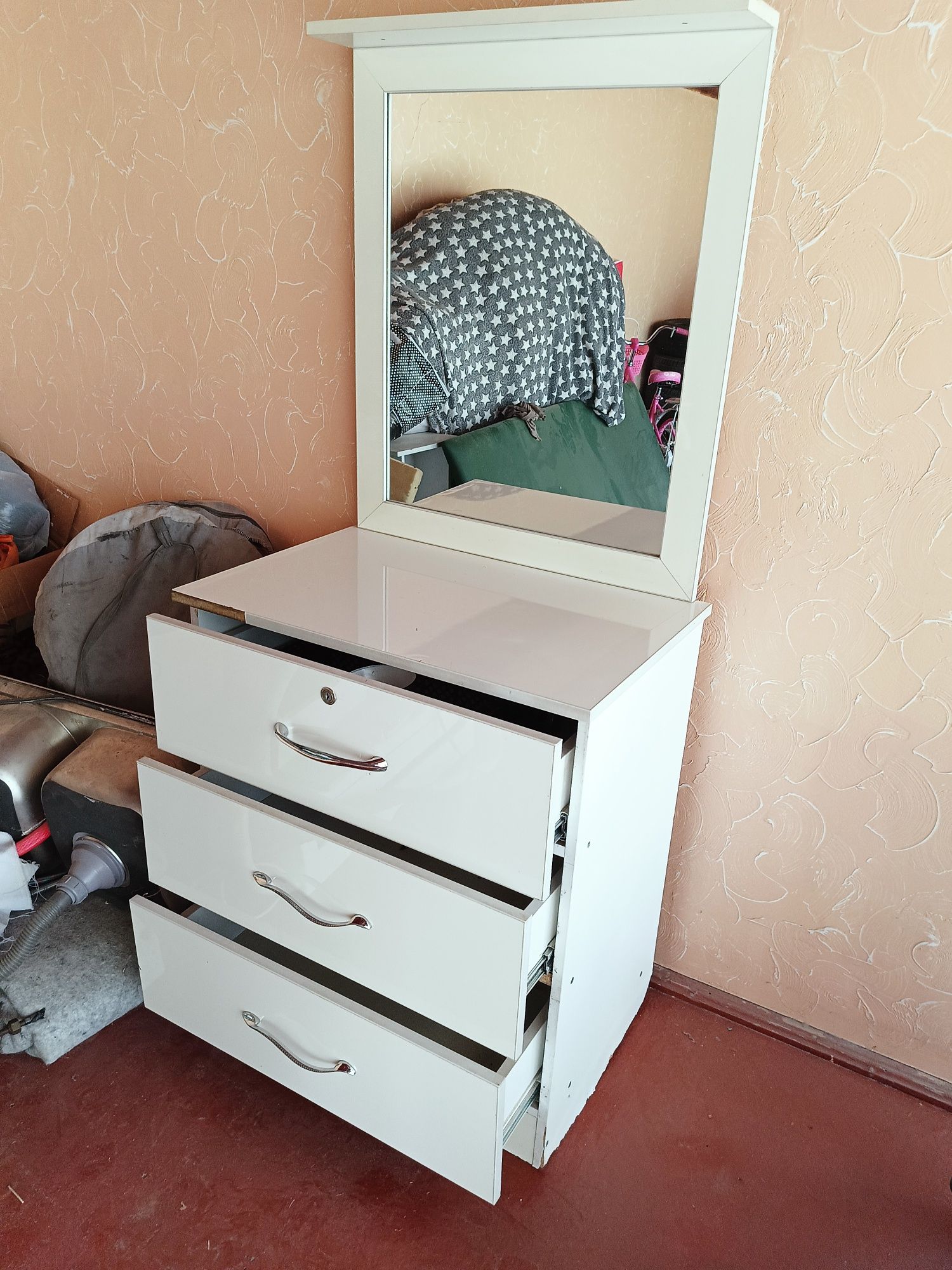 Bolalar xonasi uchun komod, o‘lcham 90×80×45 sm

Bolalar xonasi uchun