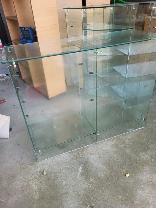 Vând vitrine de sticla