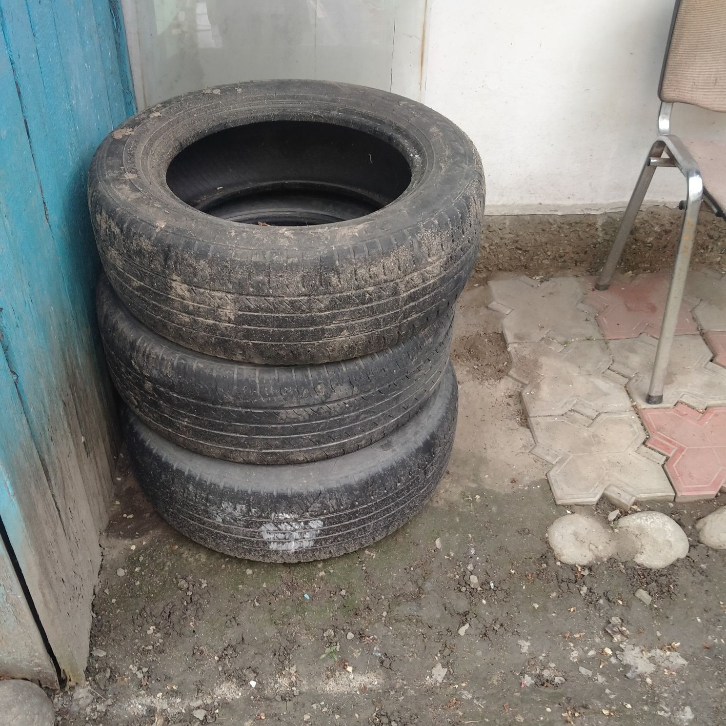 Летние шины б/у продам 215/60/16 ,3 шт.бар жумсак саудасы бар