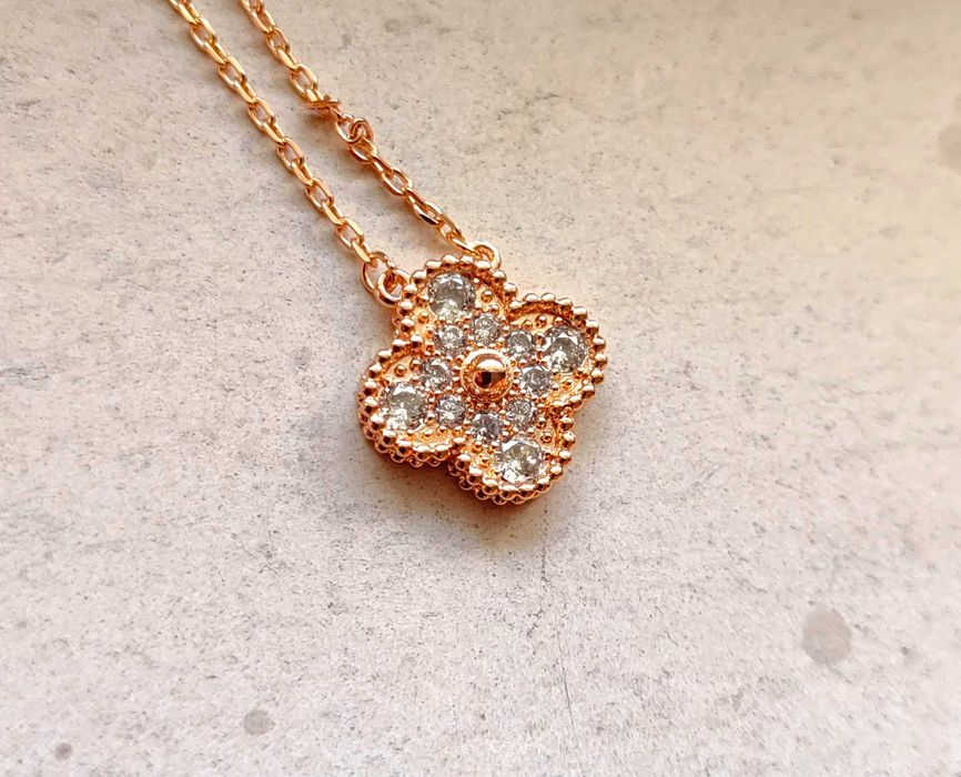 Дамско колие с детелина в розово злато на Van Cleef & Arpels VCA