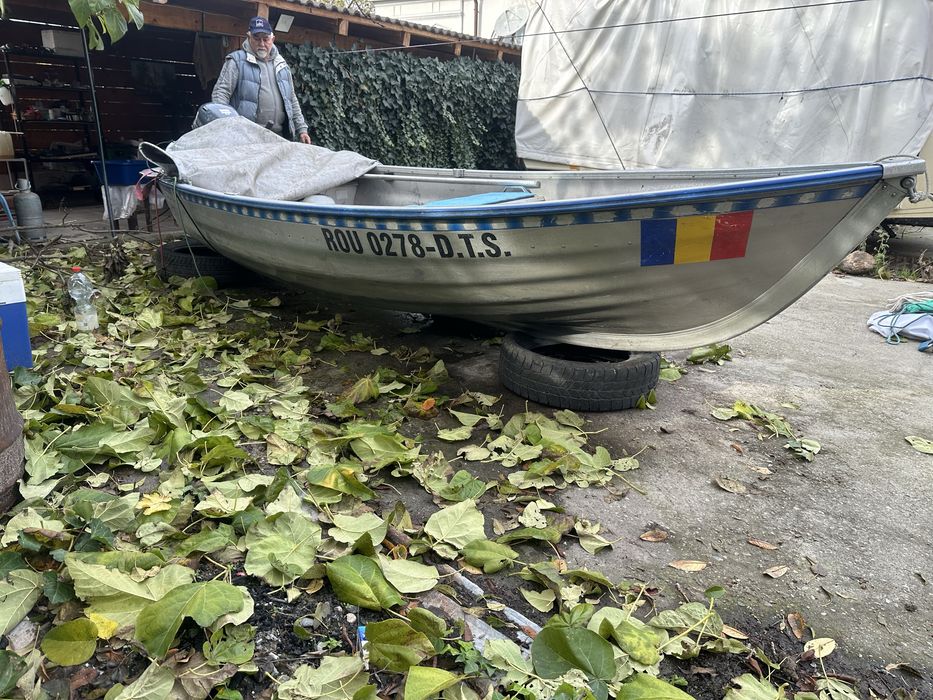 Vand barca aluminiu+Motor yamaha nou+sonar Garmin nou.