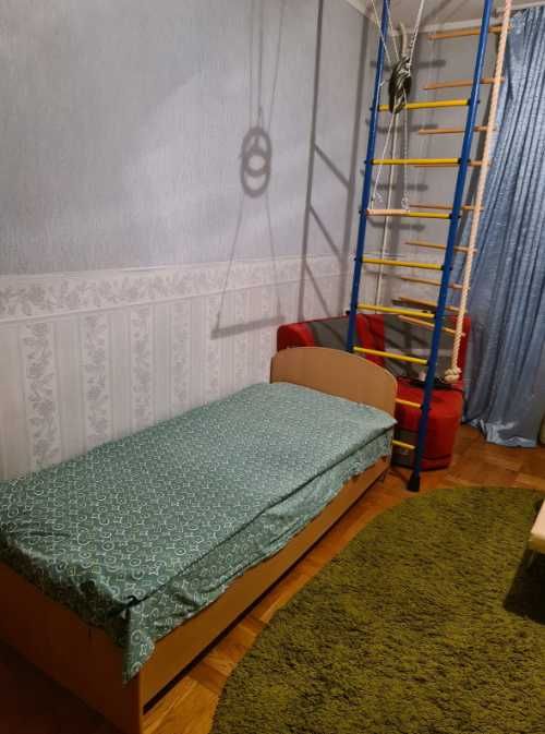 Место в комнате, в 4 комнатной квартире на долгосрок, либо по месячно.