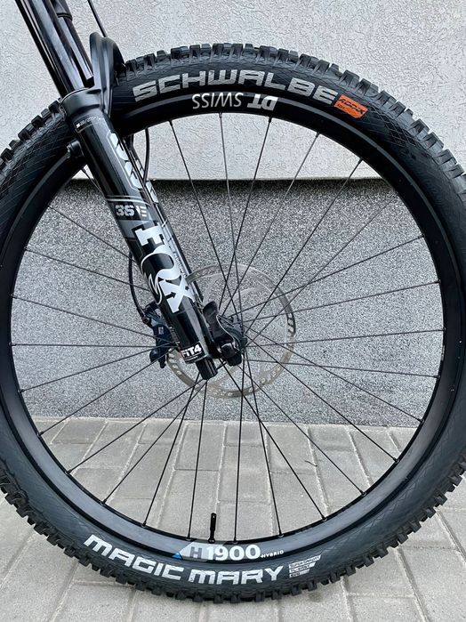 Santa Cruz Heckler M size