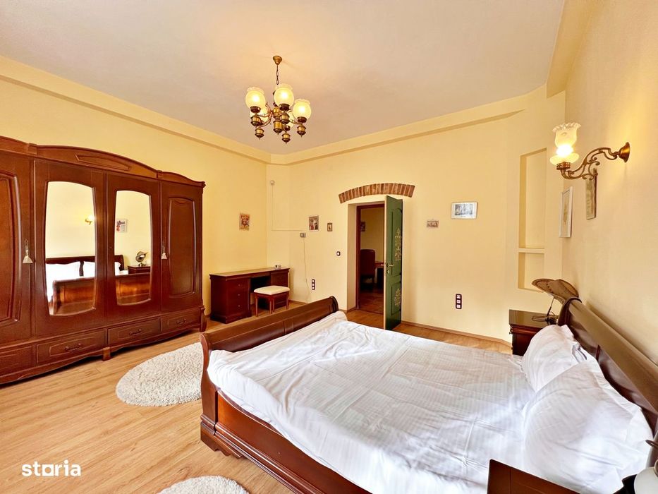 Închiriere Vilă Stil Pensiune, curte 999 mp, filigorie și 6 camere