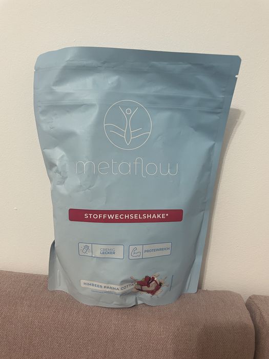 Shake sigilat de slabit de zmeura si panna cotta